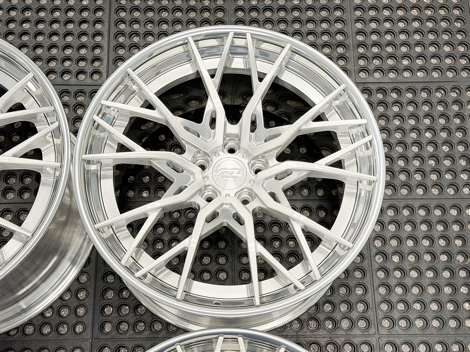 DC20-BRUSHED-ALUMINUM-POLISHED-LIP-HIDDEN-HARDWARE-4