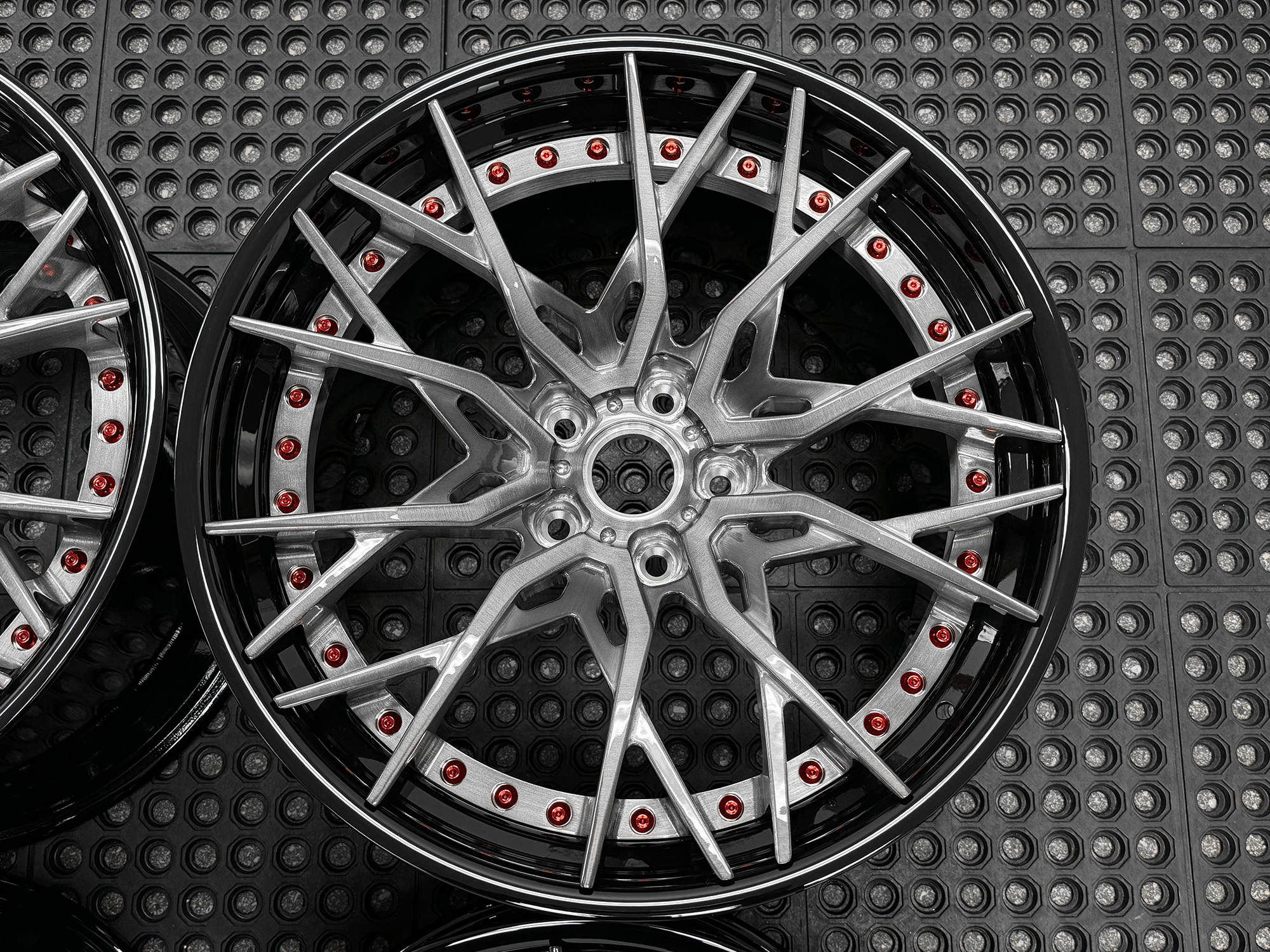 DC20 BRUSHED GREY GLOSS BLACK LIP RED HARDWARE -2