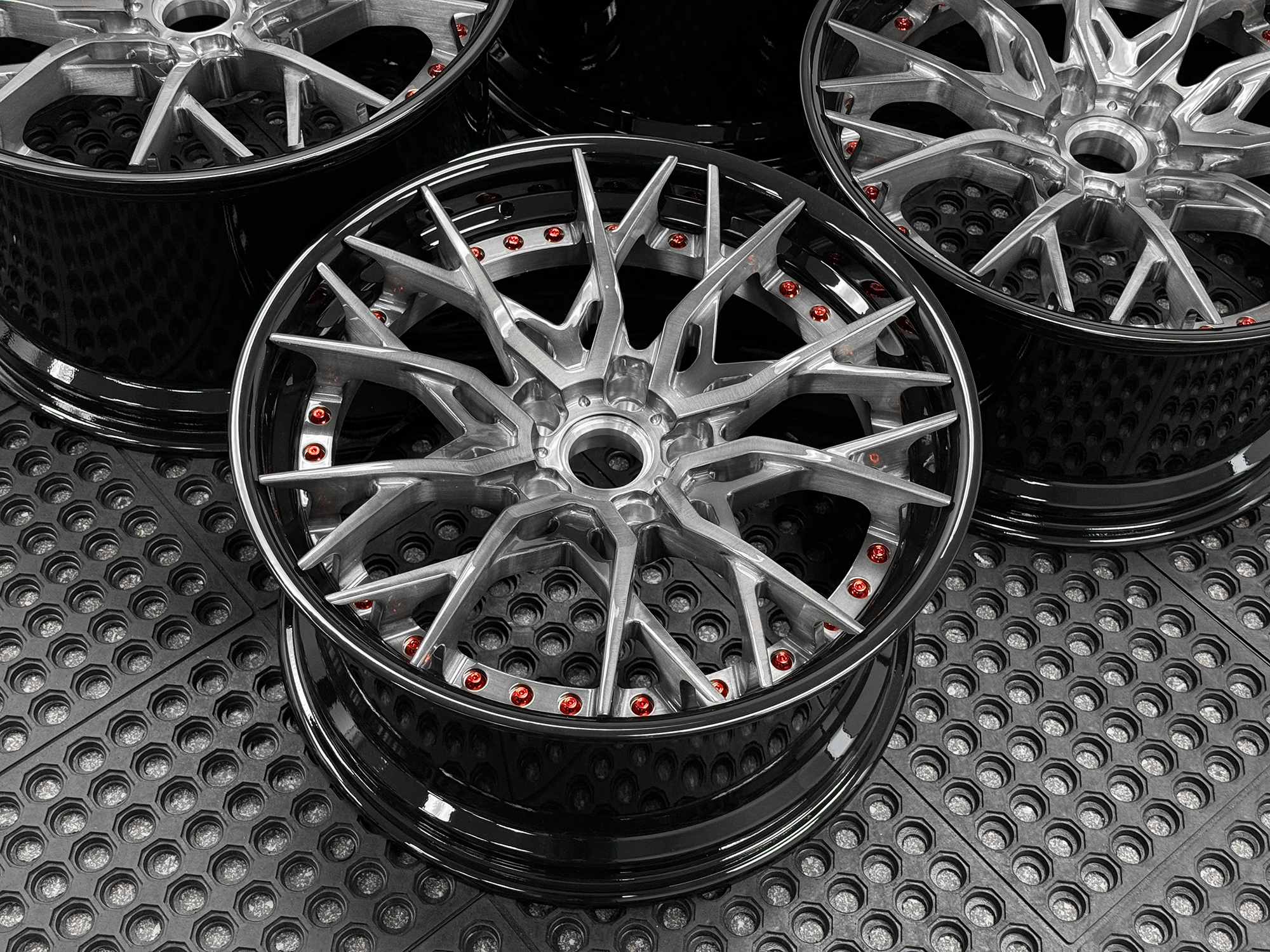 DC20 BRUSHED GREY GLOSS BLACK LIP RED HARDWARE -4