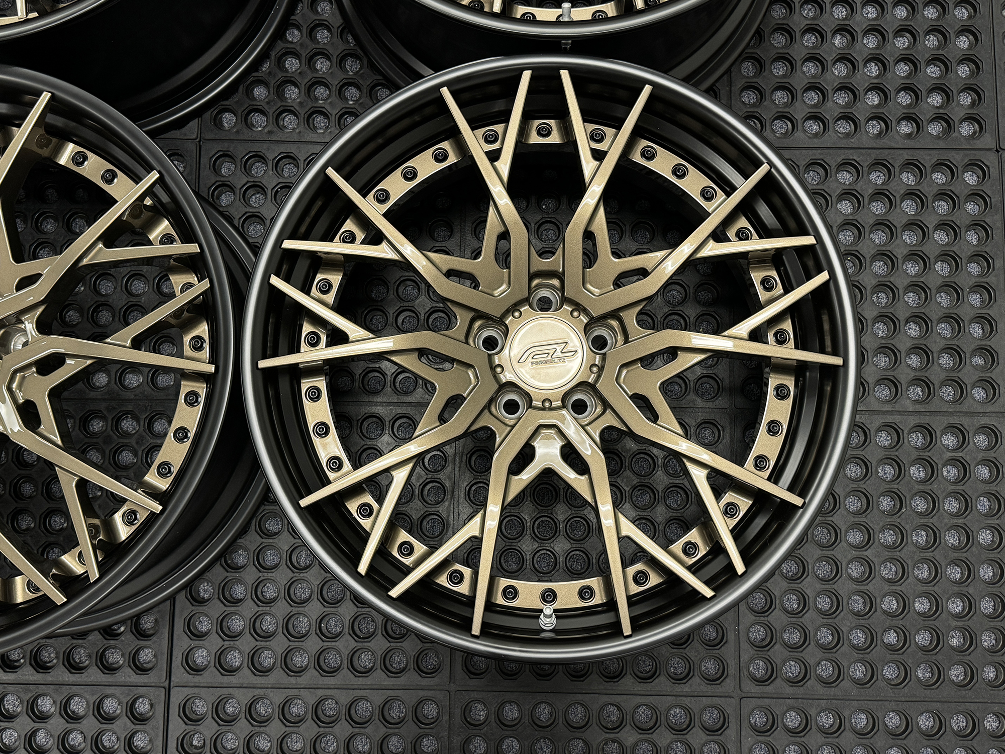 DC20•GLOSS•BRONZE•SATIN•BLACK-3