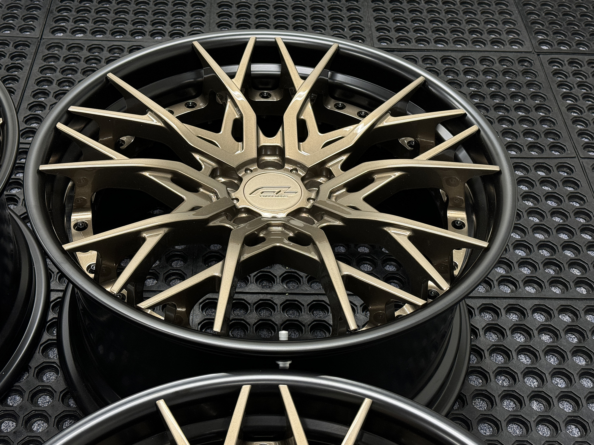 DC20•GLOSS•BRONZE•SATIN•BLACK-6
