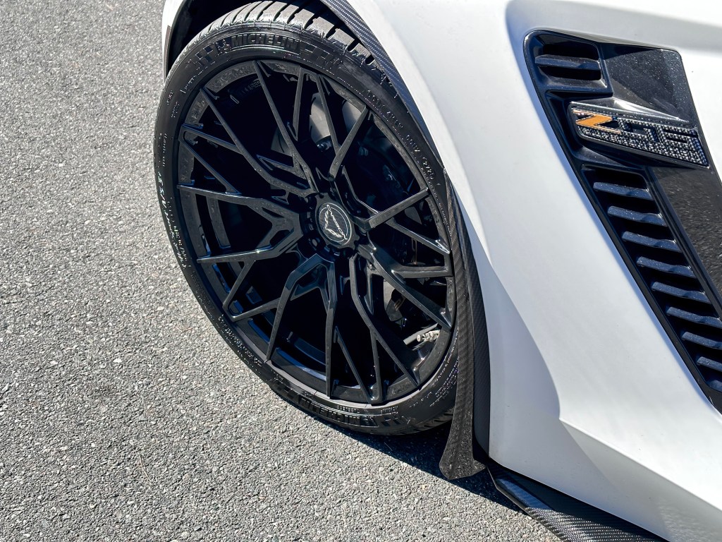 FORGEDLITE-MC20-GLOSS-BLACK-19X10-20X12-WHEELDESIGNERS-03