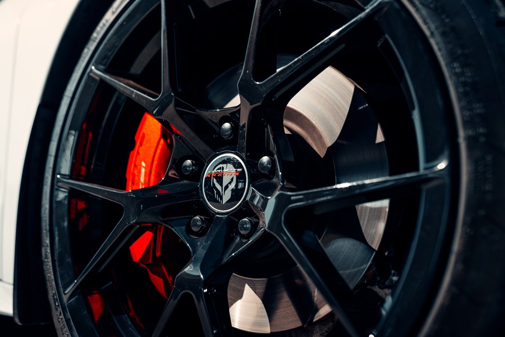FORGEDLITE-MC5-GLOSS-BLACK-CORVETTE-C8-19X8.5-20X11-01