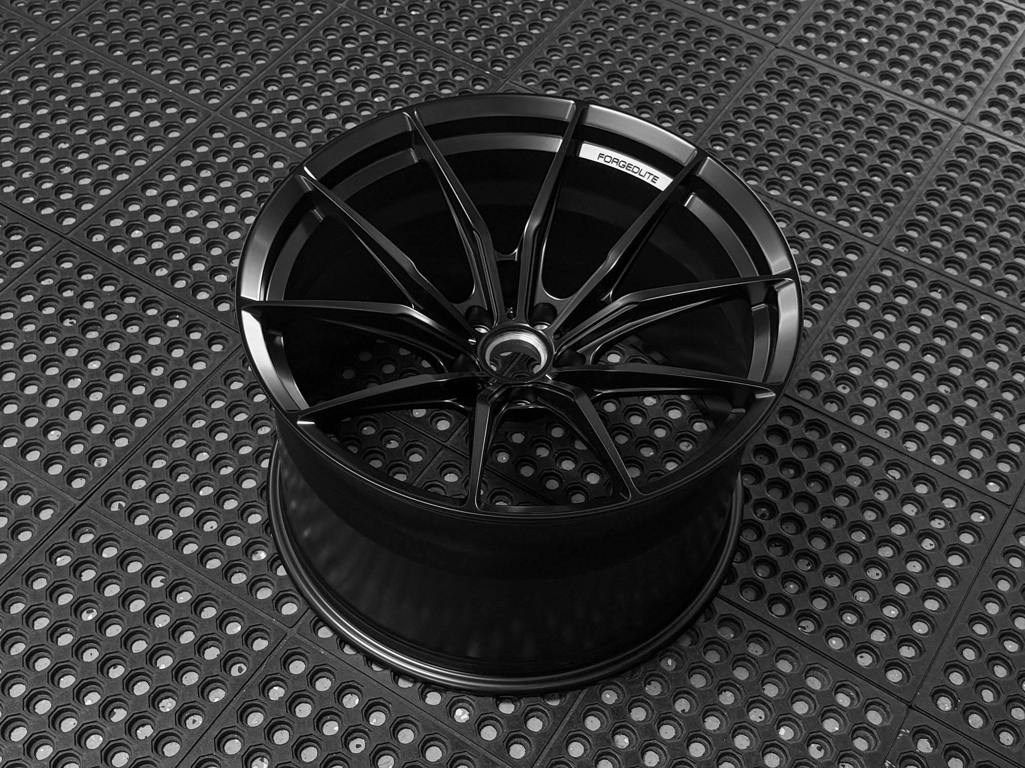 LC6 SATIN BLACK -1