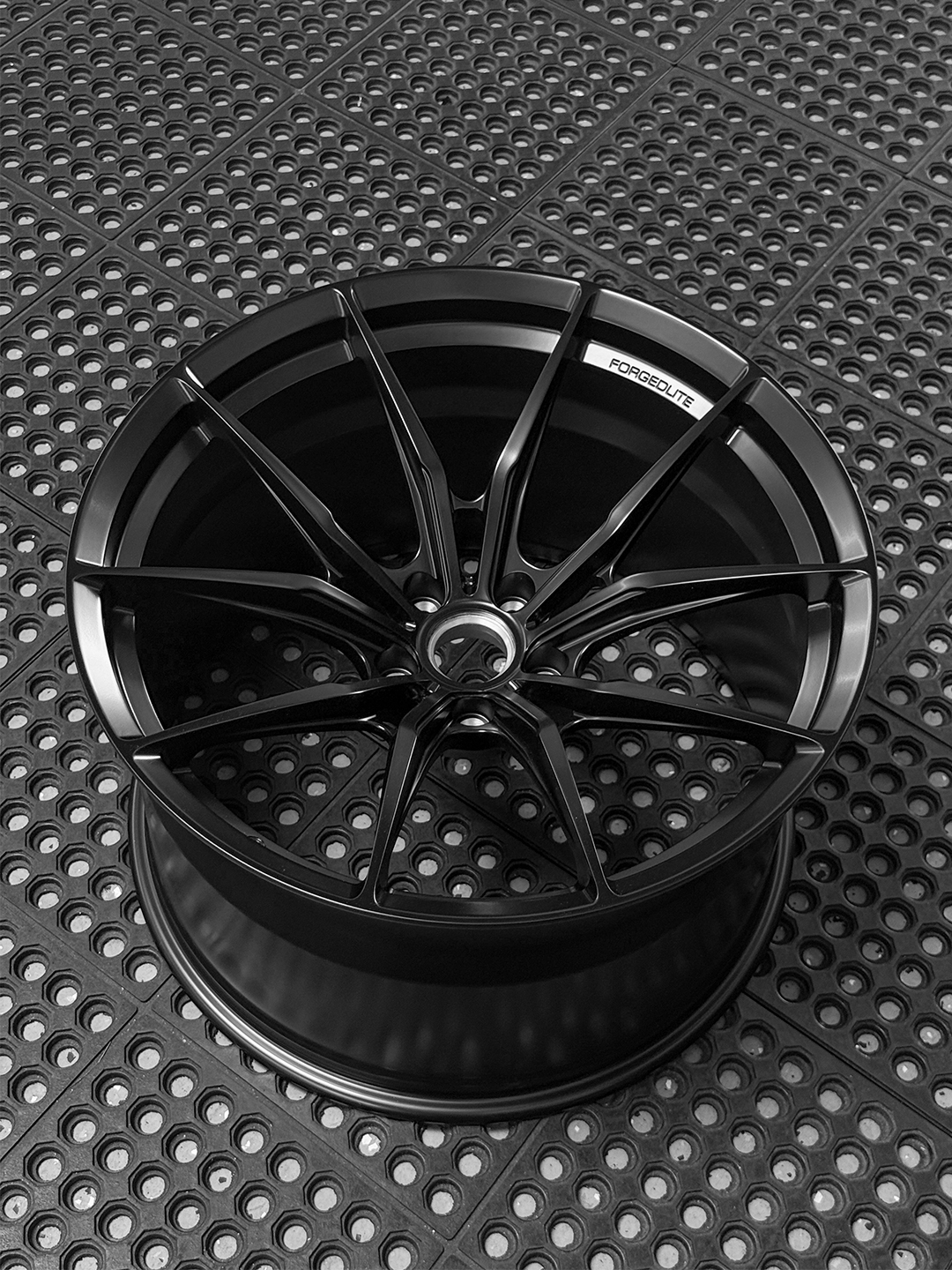 LC6 SATIN BLACK