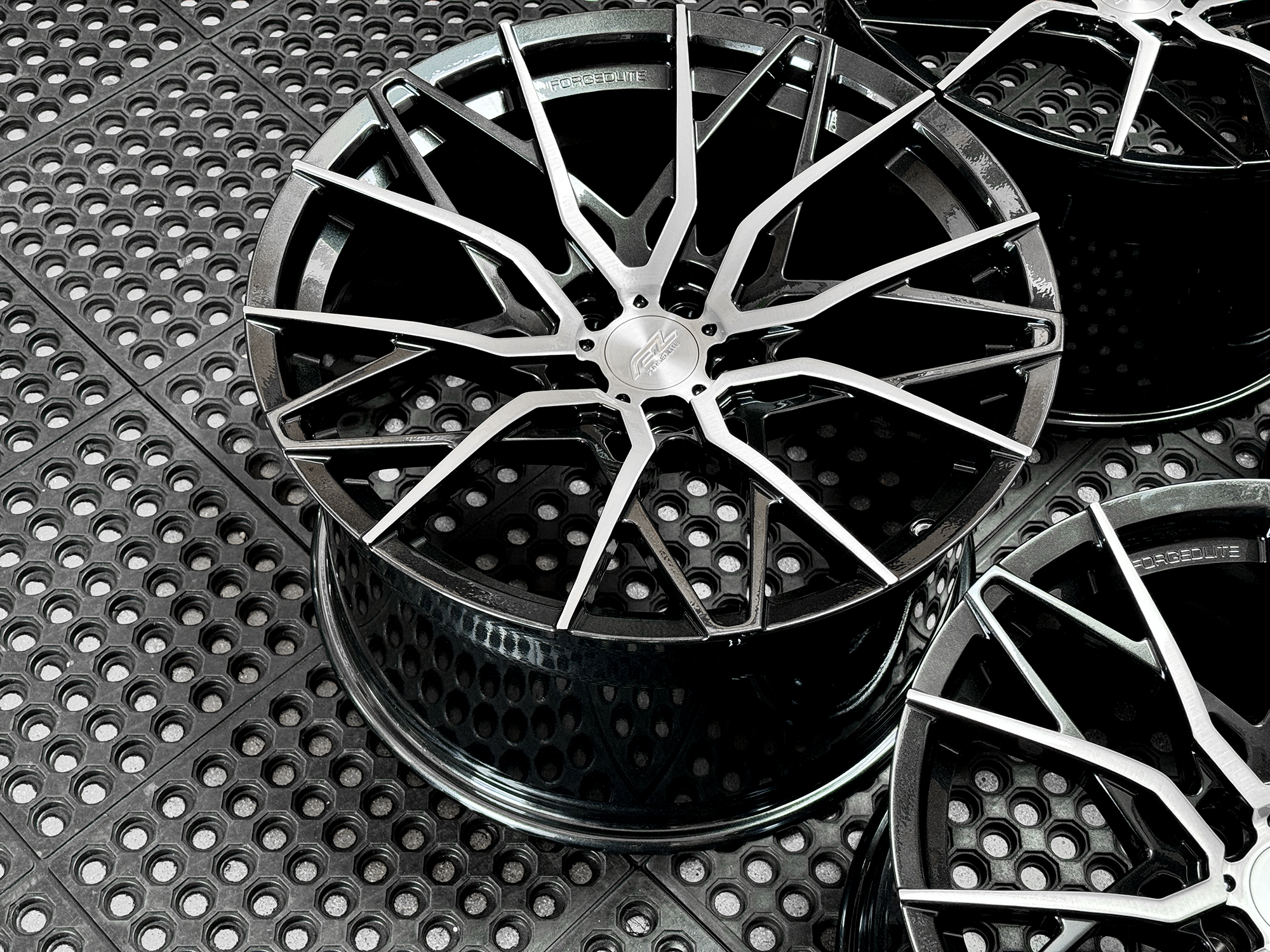 MC20-CARBON-FLASH-MACHINED-FACE-2