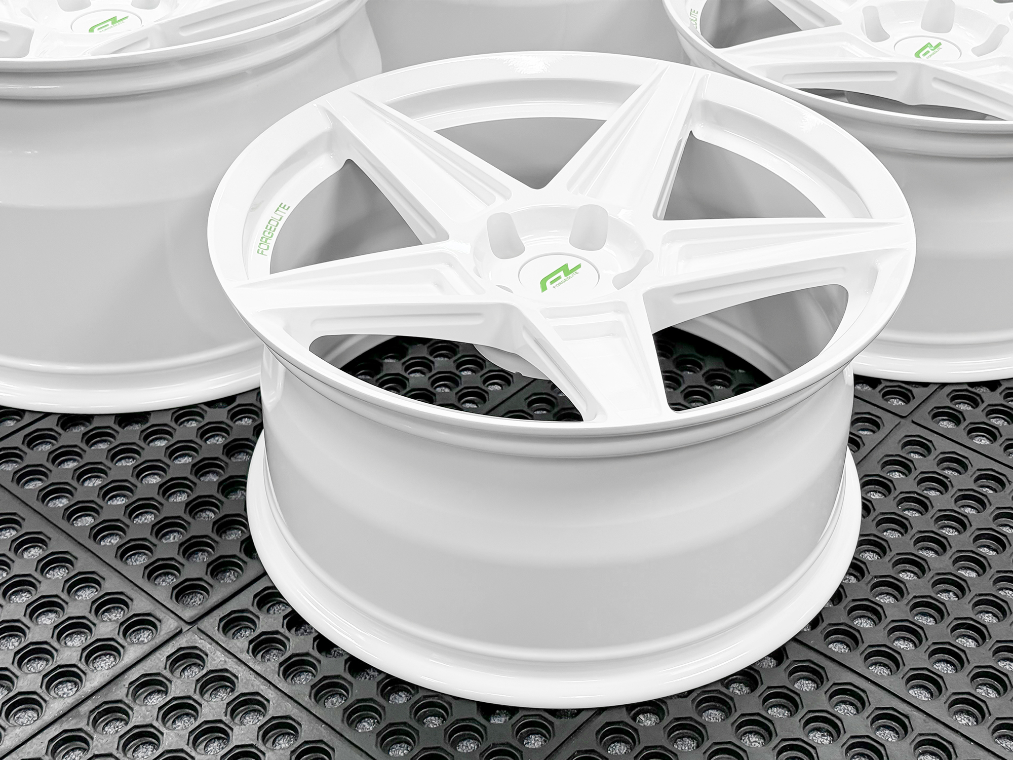 MC3-GLOSS-WHITE-GREEN-TEXT-FILL-3