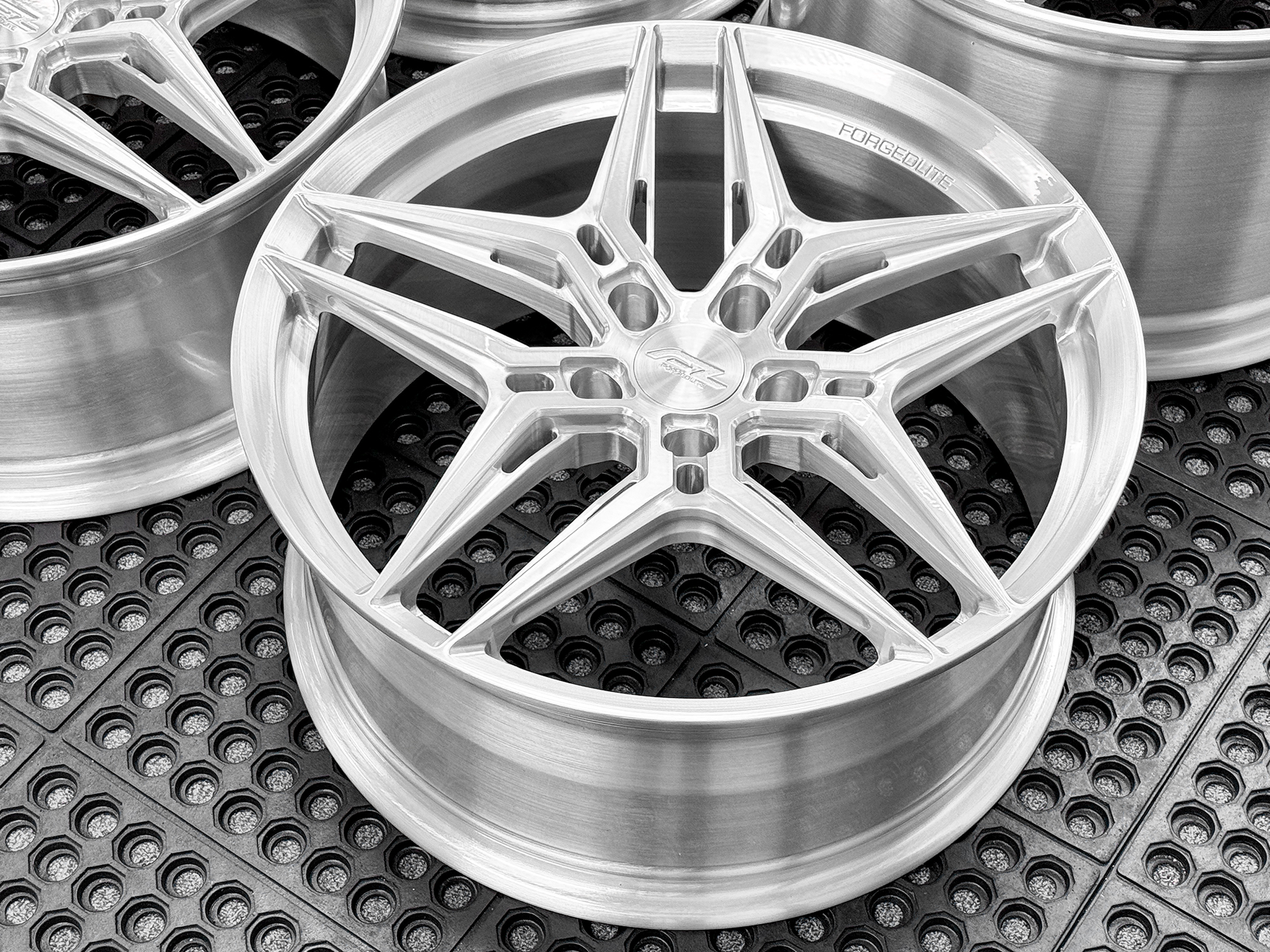 MC8-BRUSHED-ALUMINUM-CLEAR-3 (1)