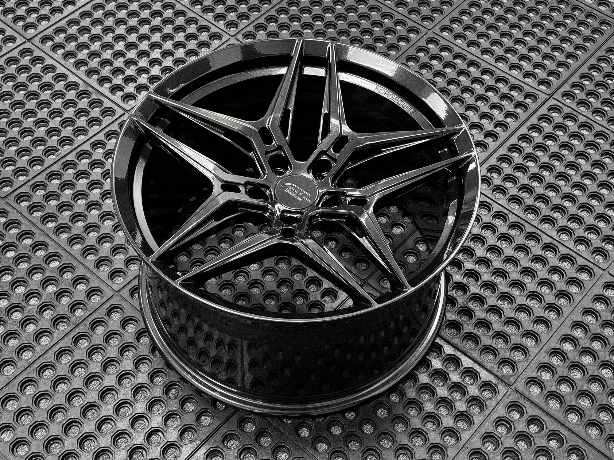 MC8-CARBON-FLASH-1-3