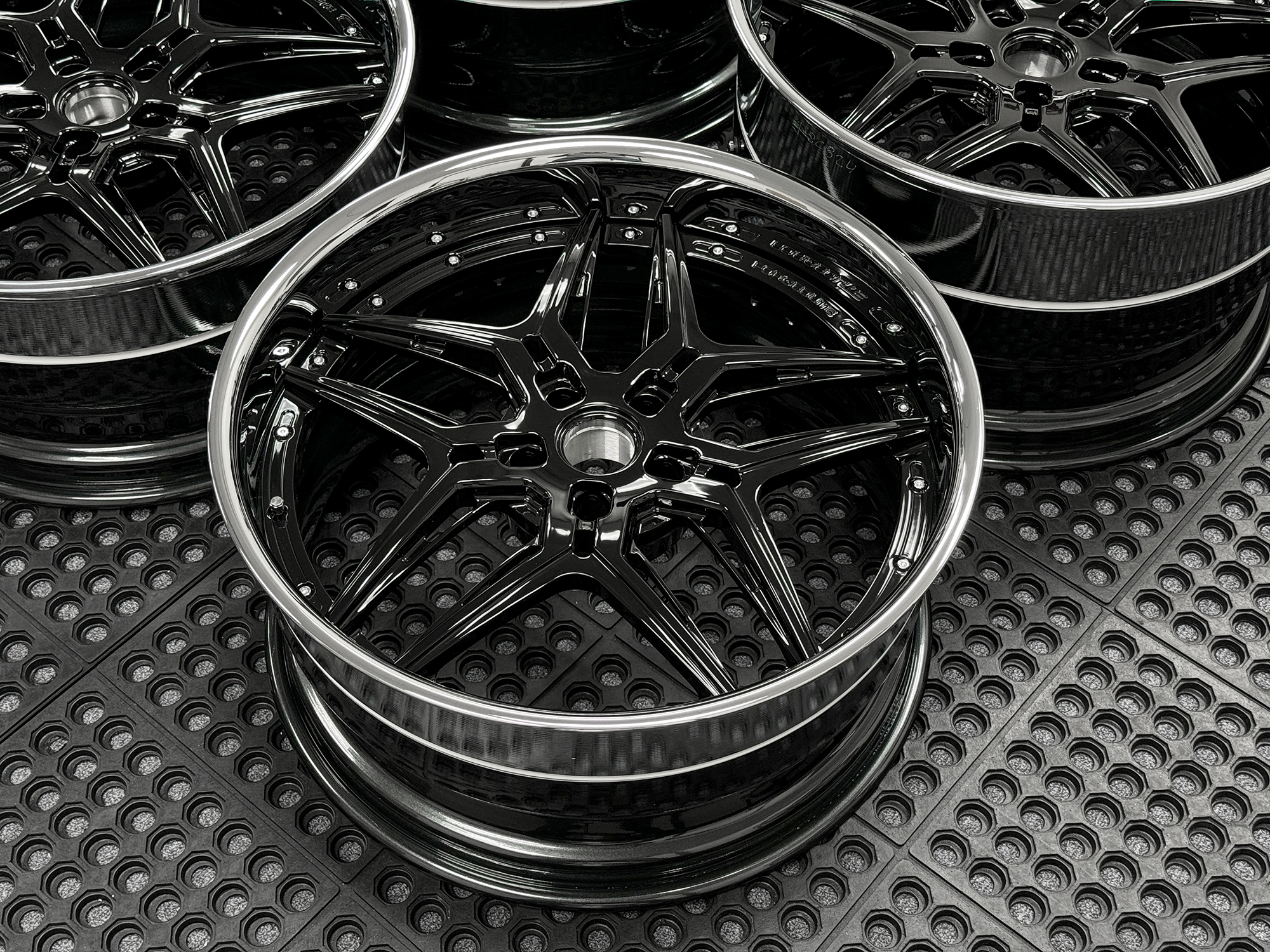 RS8-3PC-GLOSS-BLACK-CHROME-CARBON-FLASH-3