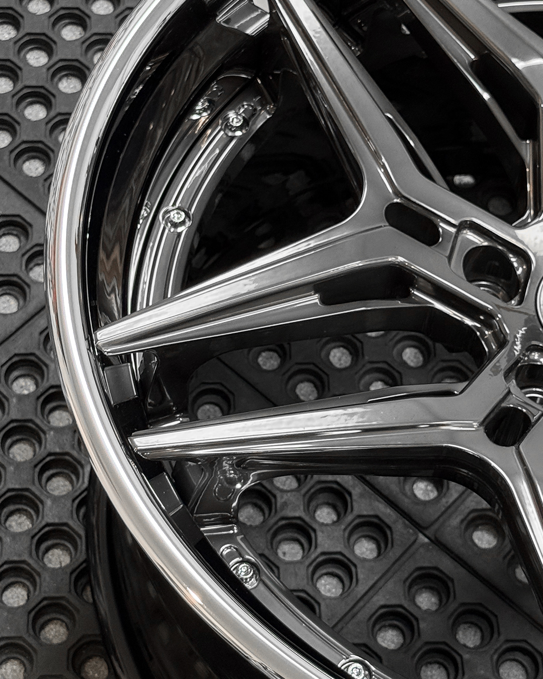 RS8_BLACK_CHROME_2