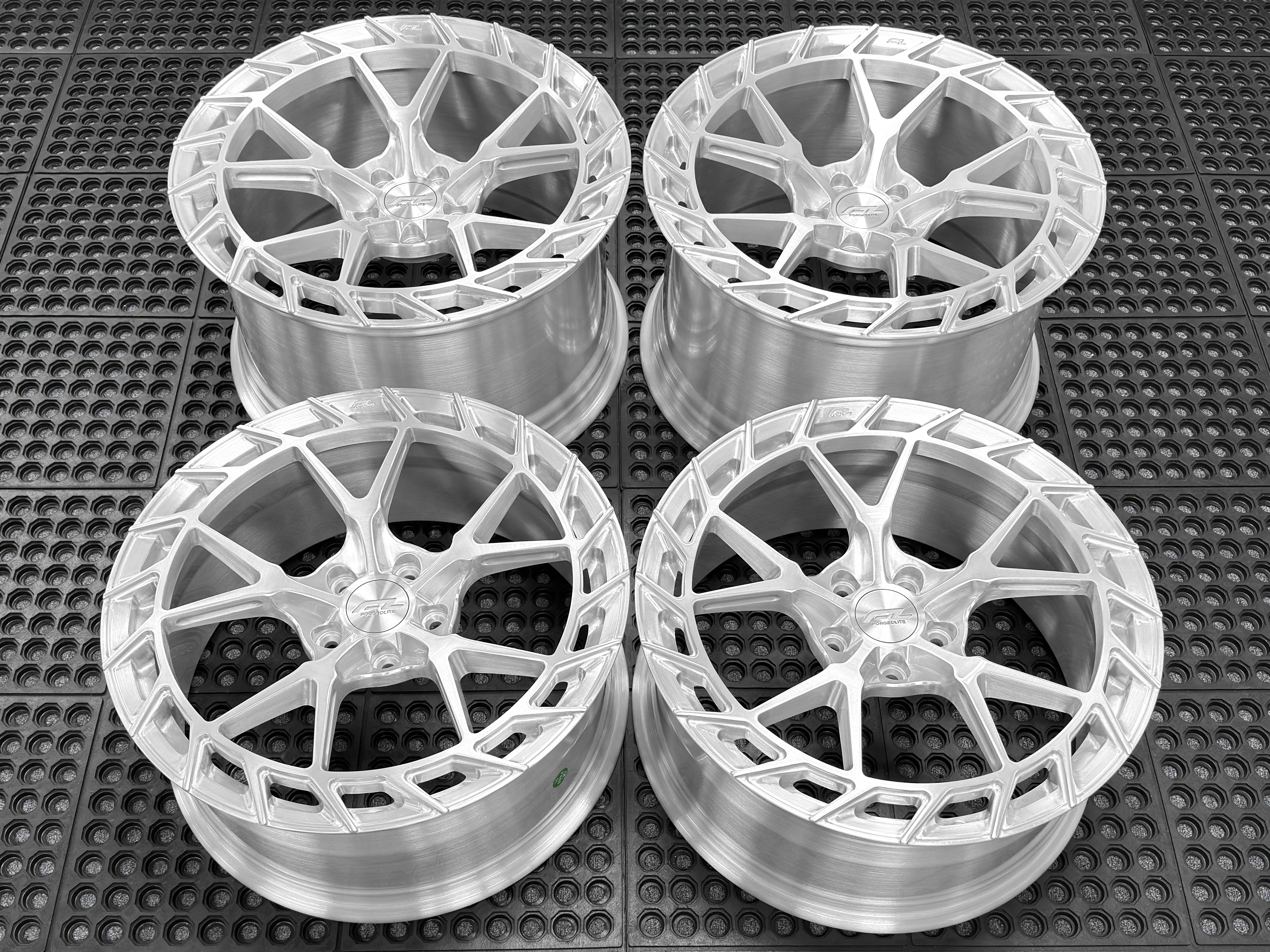 TF5-BRUSHED-ALUMINUM-GLOSS-CLEAR-2
