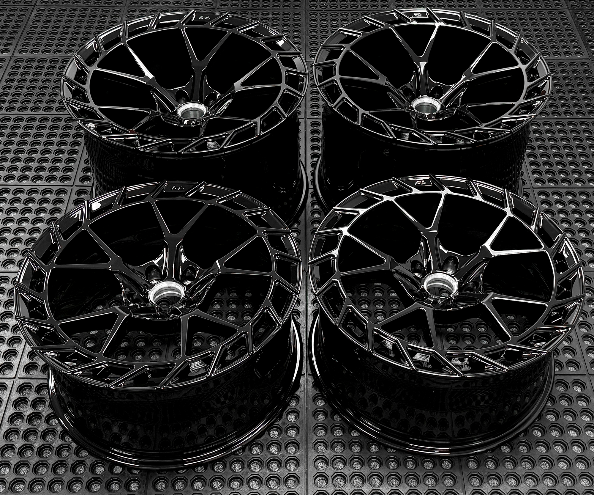 TF5-GLOSS-BLACK-1