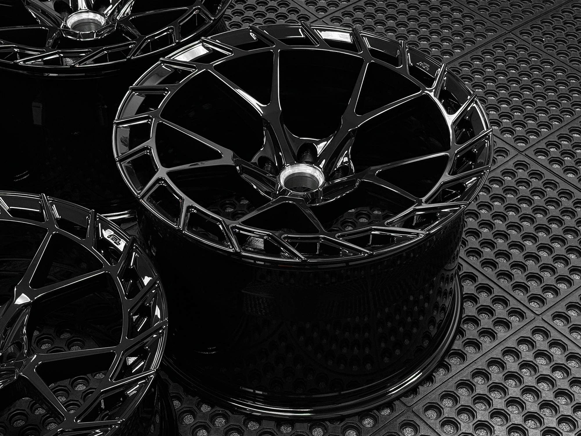 TF5-GLOSS-BLACK-2