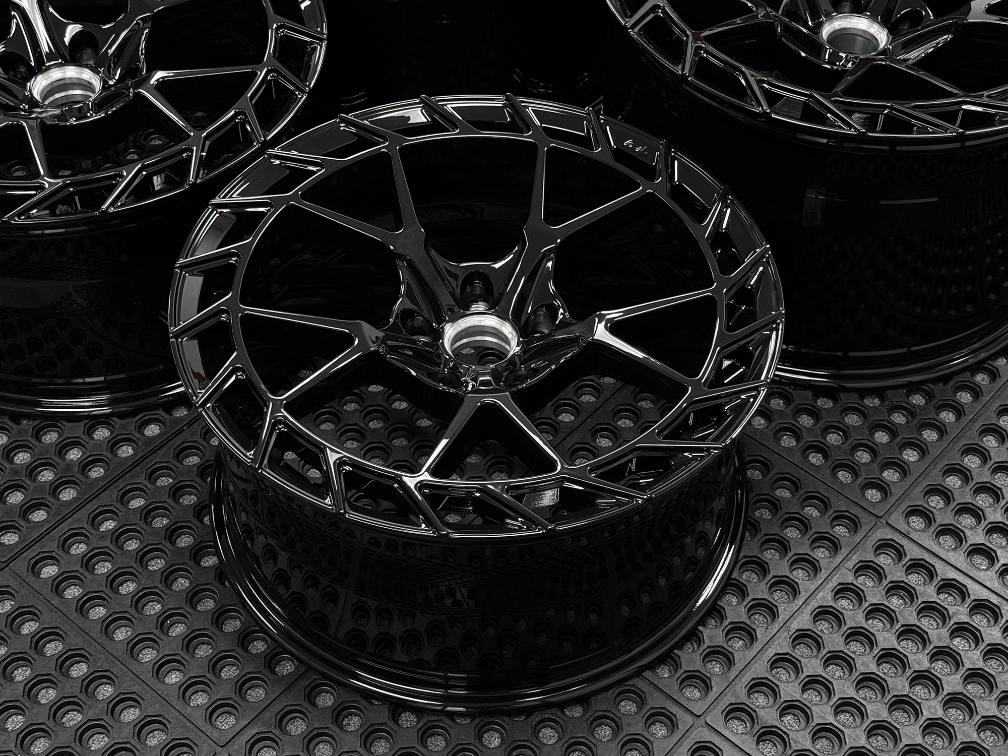 TF5-GLOSS-BLACK-3